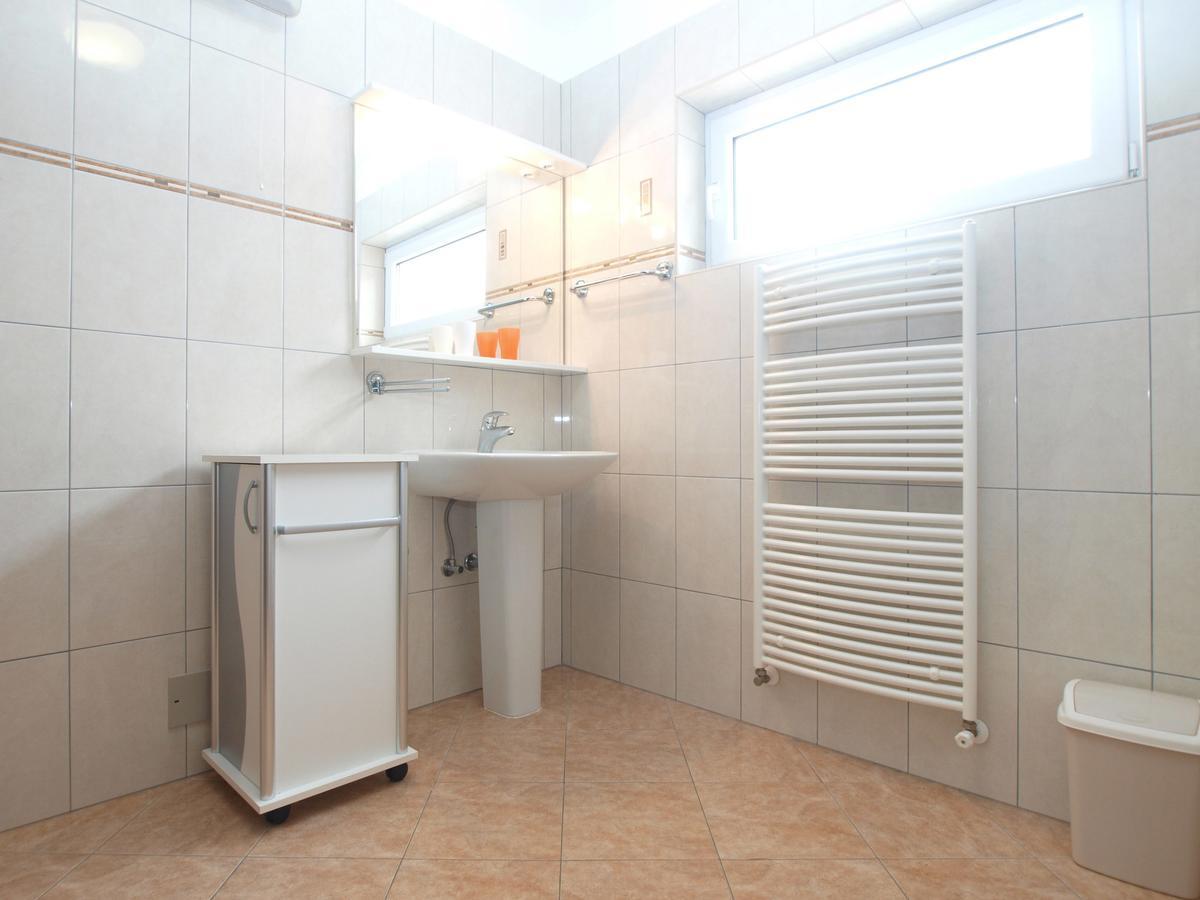 Apartment Alma 1600 Pula Buitenkant foto