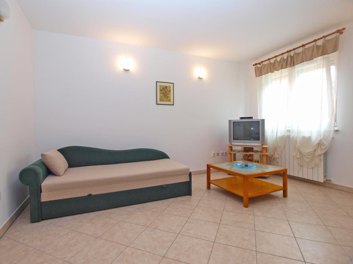Apartment Alma 1600 Pula Buitenkant foto