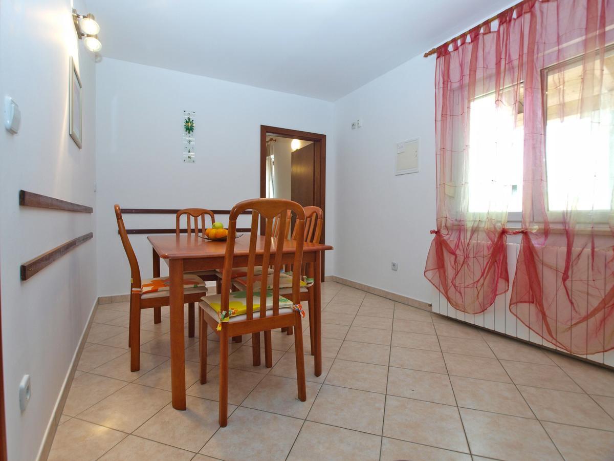 Apartment Alma 1600 Pula Buitenkant foto