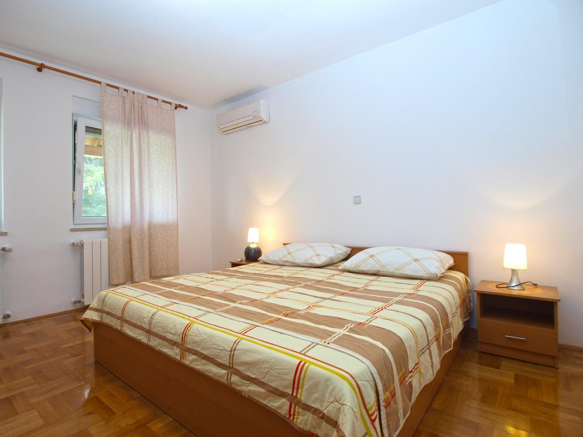 Apartment Alma 1600 Pula Buitenkant foto