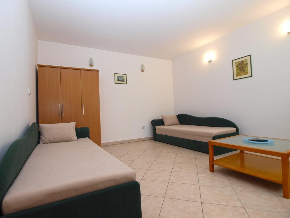 Apartment Alma 1600 Pula Buitenkant foto